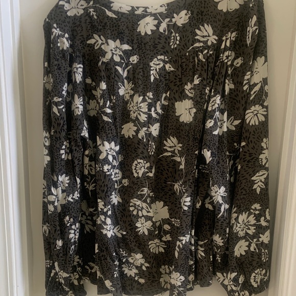 Maurices Black and White Floral Blouse - Picture 6 of 8